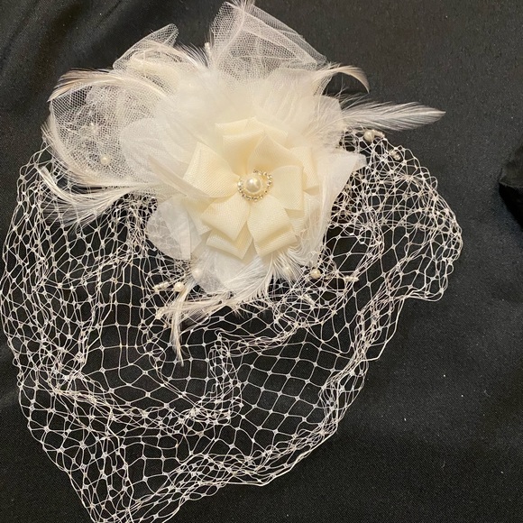 Fascinator hat - Picture 2 of 3